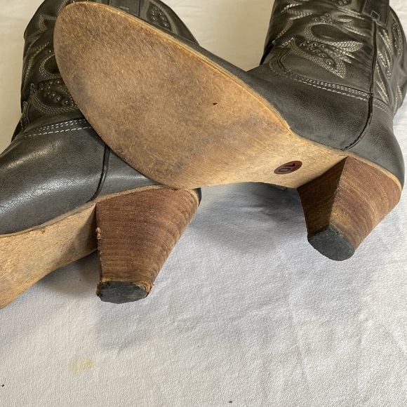 Very Volatile Gray women’s boots Size 10M - Picture 5 of 11